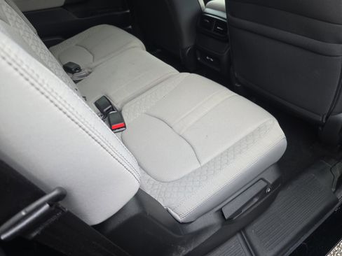 Used 2023 Honda Pilot LX image 11