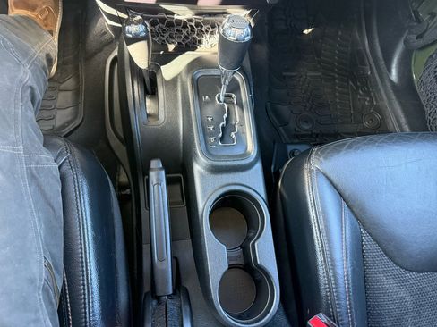 Used 2016 Jeep Wrangler Unlimited Sahara image 16