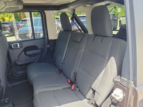 Used 2025 Jeep Wrangler Unlimited Sport AWD/4WD image 10