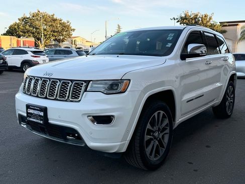 Used 2018 Jeep Grand Cherokee Overland AWD/4WD image 8