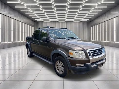 Used 2008 Ford Explorer Sport Trac XLT AWD/4WD image 2