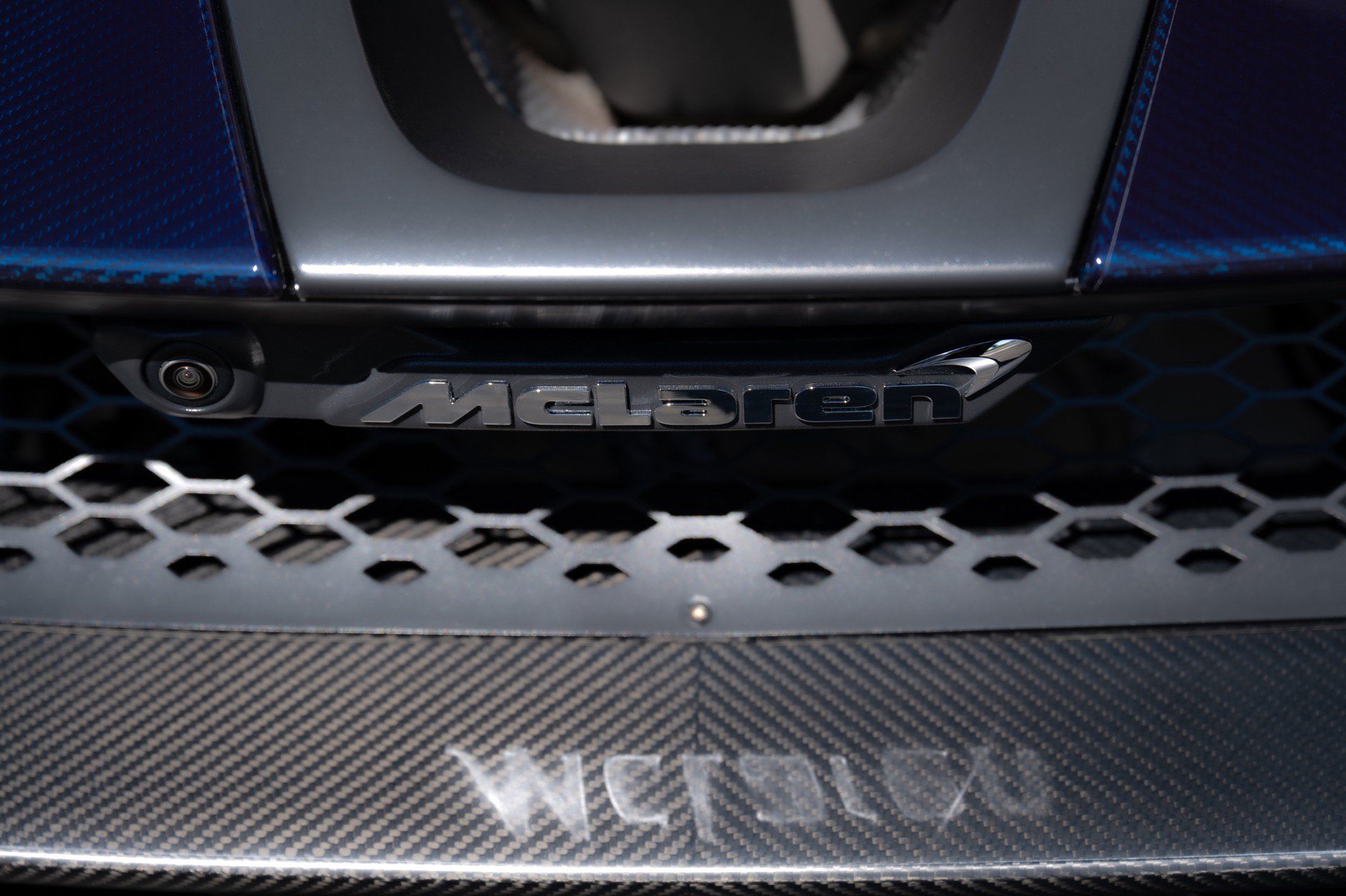 Used 2019 McLaren Senna RWD image 31