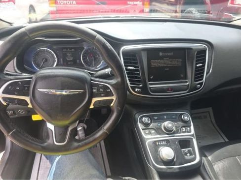 Used 2016 Chrysler 200 Limited FWD image 4