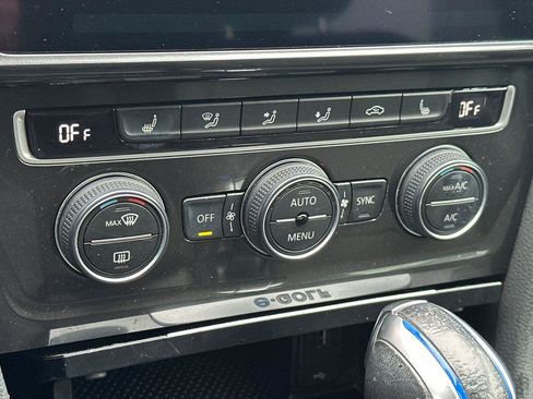 Used 2019 Volkswagen e-Golf SE w/ Driver Assistance Package image 19