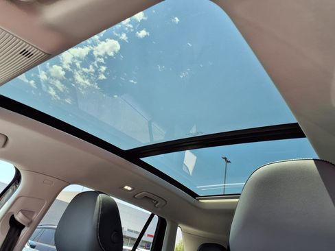 New 2025 Volkswagen Tiguan SE image 8