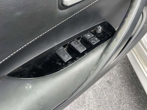 Used 2024 Toyota Corolla SE image 27