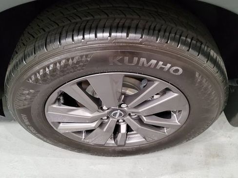 Used 2022 Nissan Pathfinder SV AWD/4WD image 38