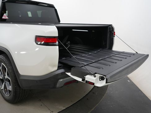 Used 2022 Rivian R1T Adventure AWD/4WD image 9