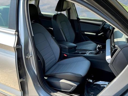 Used 2025 Volkswagen Jetta SE FWD image 30