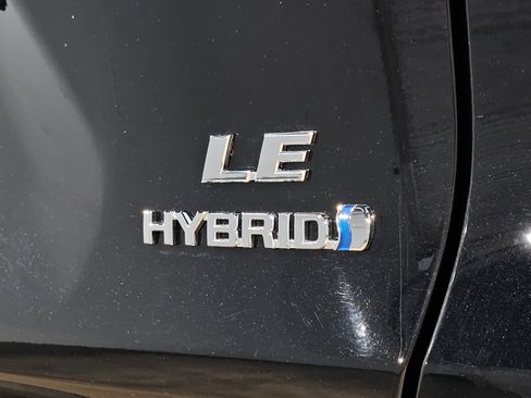 Used 2022 Toyota RAV4 LE AWD/4WD image 36