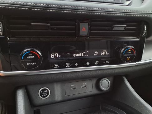 Used 2021 Nissan Rogue SV image 9