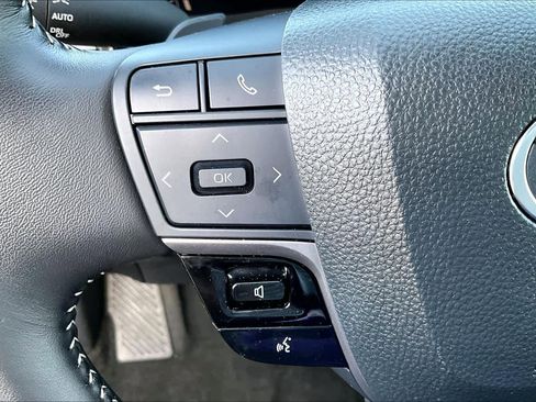 Used 2025 Toyota Camry SE image 20