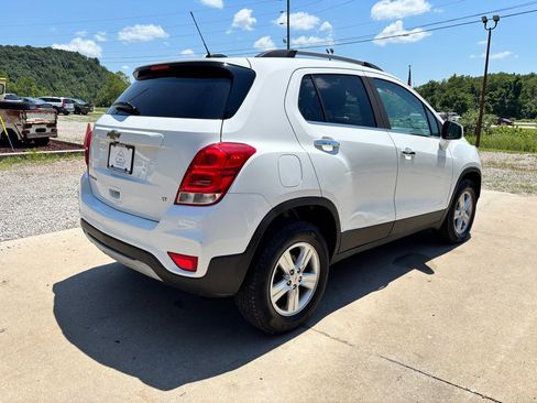 Used 2018 Chevrolet Trax LT w/ LT Convenience Package AWD/4WD image 4