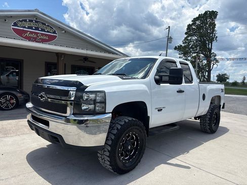 Used 2011 Chevrolet Silverado 2500 W/T AWD/4WD image 1