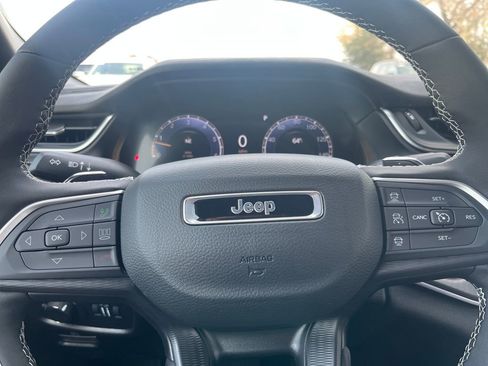 New 2025 Jeep Grand Cherokee Laredo X w/ Luxury Tech Group I image 11