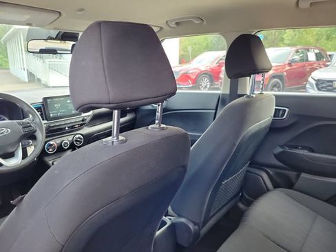 Used 2020 Hyundai Venue SE FWD image 12