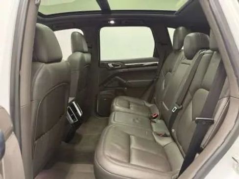 Used 2018 Porsche Cayenne Platinum Edition image 17