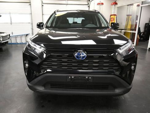 Used 2022 Toyota RAV4 XLE Premium image 2