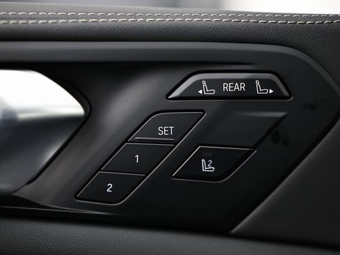 New 2026 BMW X7 xDrive40i w/ M Sport Package image 17