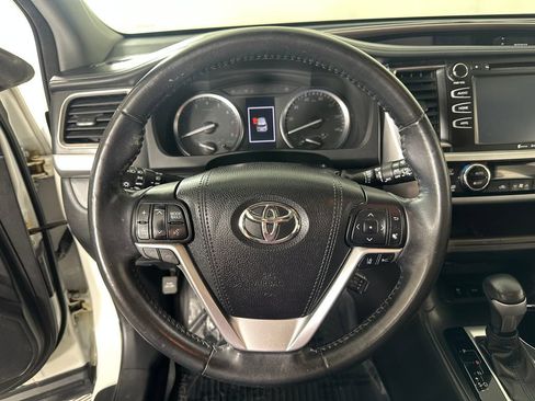 Used 2018 Toyota Highlander XLE AWD/4WD image 27