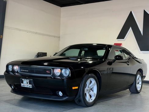 Used 2014 Dodge Challenger R/T RWD image 1