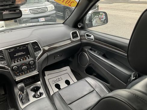 Used 2018 Jeep Grand Cherokee Overland AWD/4WD image 19