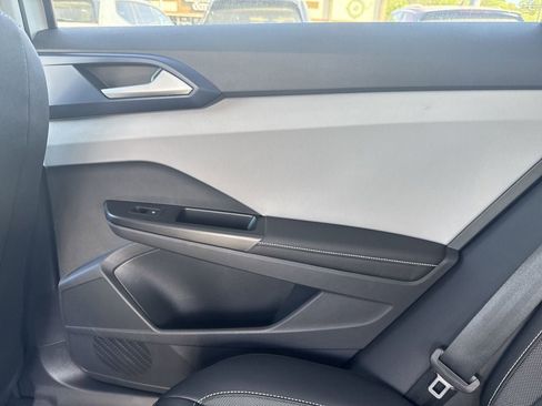 New 2024 Volkswagen Taos SE image 24