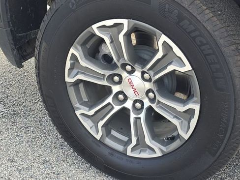 Used 2024 GMC Sierra 1500 SLE w/ Preferred Package image 13