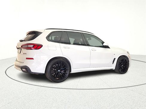 Used 2022 BMW X5 M50i image 8