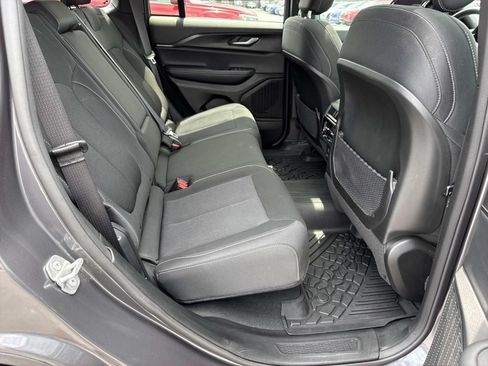 Used 2025 Jeep Grand Cherokee Laredo X w/ Luxury Tech Group I AWD/4WD image 26