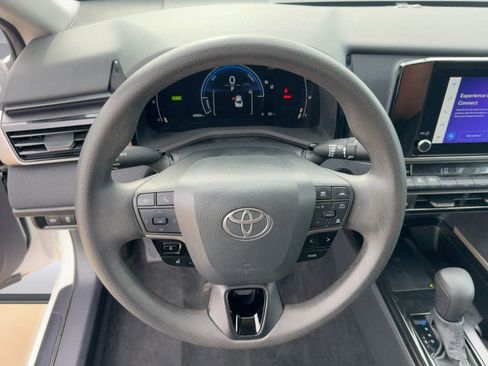 Used 2025 Toyota Camry LE image 15