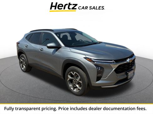 Used 2025 Chevrolet Trax LT FWD image 1