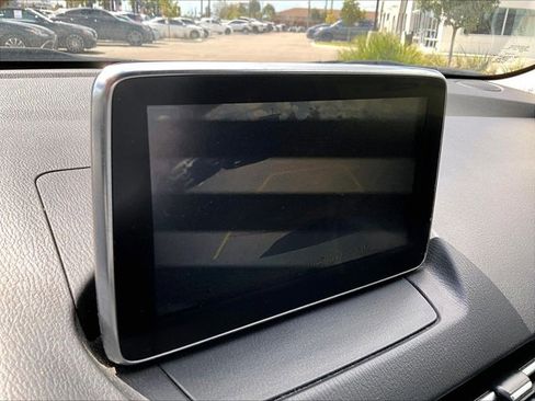 Used 2017 Toyota Yaris iA image 21