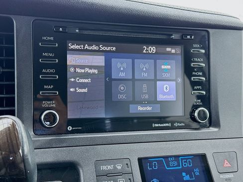 Used 2020 Toyota Sienna XLE image 11