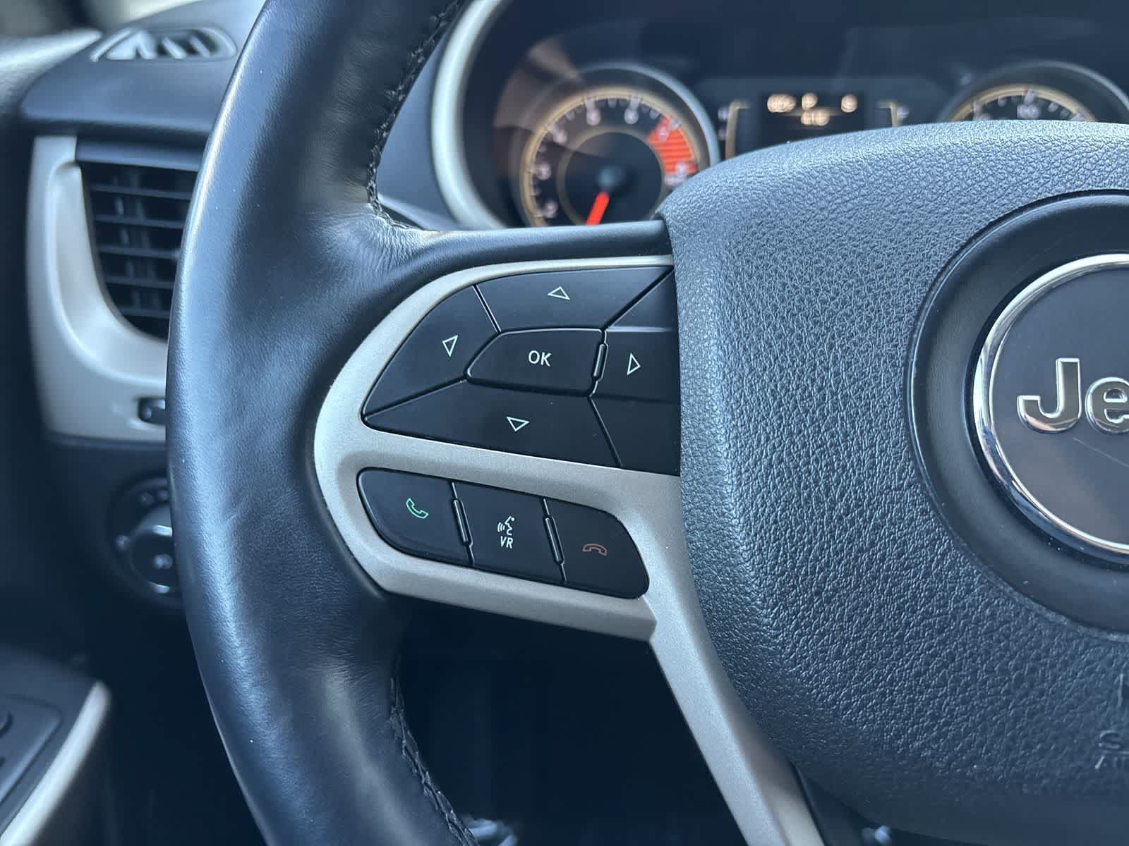 Certified 2018 Jeep Cherokee Latitude w/ Altitude Package AWD/4WD image 14