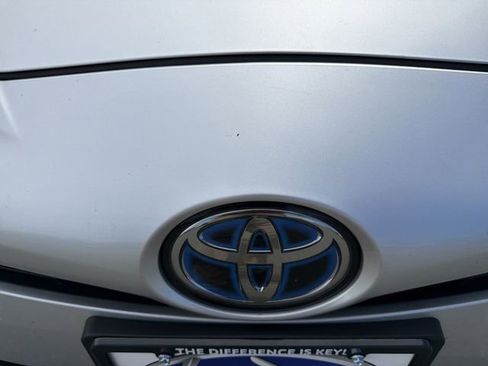 Used 2017 Toyota Prius Three Touring FWD image 32