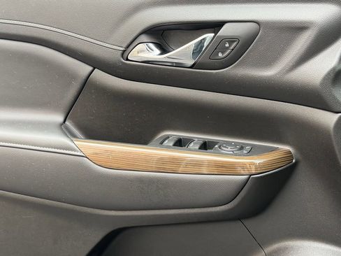 Used 2023 GMC Acadia SLE w/ Driver Convenience Package image 14