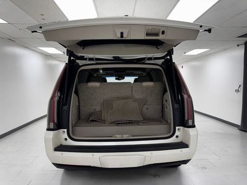 Used 2015 Cadillac Escalade Luxury image 31