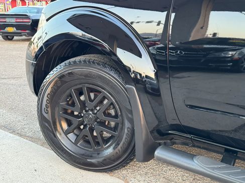 Used 2014 Nissan Frontier SV w/ SV Value Truck Package RWD image 9