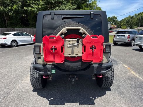 Used 2017 Jeep Wrangler Unlimited Rubicon AWD/4WD image 5