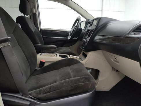 Used 2016 Dodge Grand Caravan SXT w/ Rear Park Assist Package FWD image 21