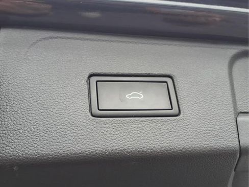 Used 2022 Volkswagen Atlas SEL R-Line image 31