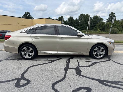 Used 2020 Honda Accord EX image 4