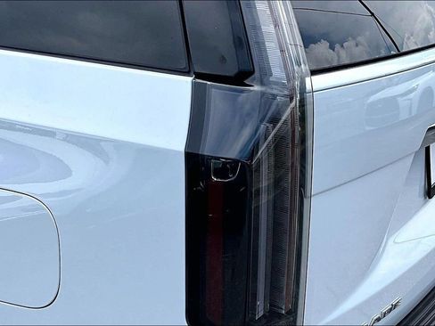 Used 2026 Cadillac Escalade ESV Luxury w/ Touring Package AWD/4WD image 23