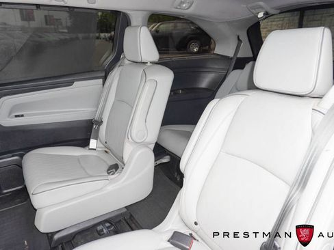 Used 2024 Honda Odyssey Touring image 43