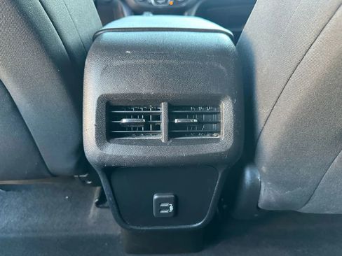 Used 2020 Chevrolet Equinox LT image 16