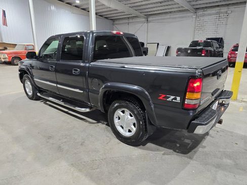 Used 2005 GMC Sierra 1500 SLE w/ Off-Road Package image 9