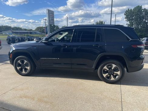 Used 2023 Jeep Grand Cherokee 4WD 4xe image 4
