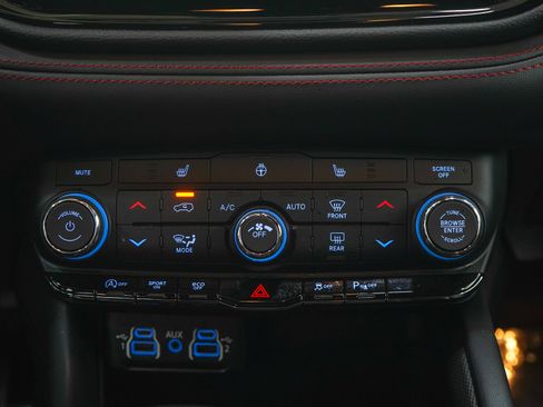 Used 2025 Dodge Durango GT AWD/4WD image 17