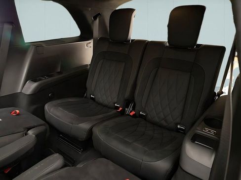 Used 2025 Mercedes-Benz GLS 63 AMG 4MATIC image 27